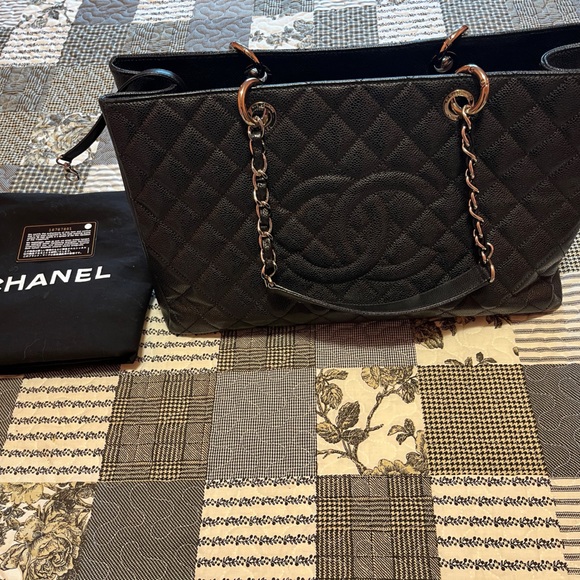 Chanel GST Bag - Picture 4 of 9